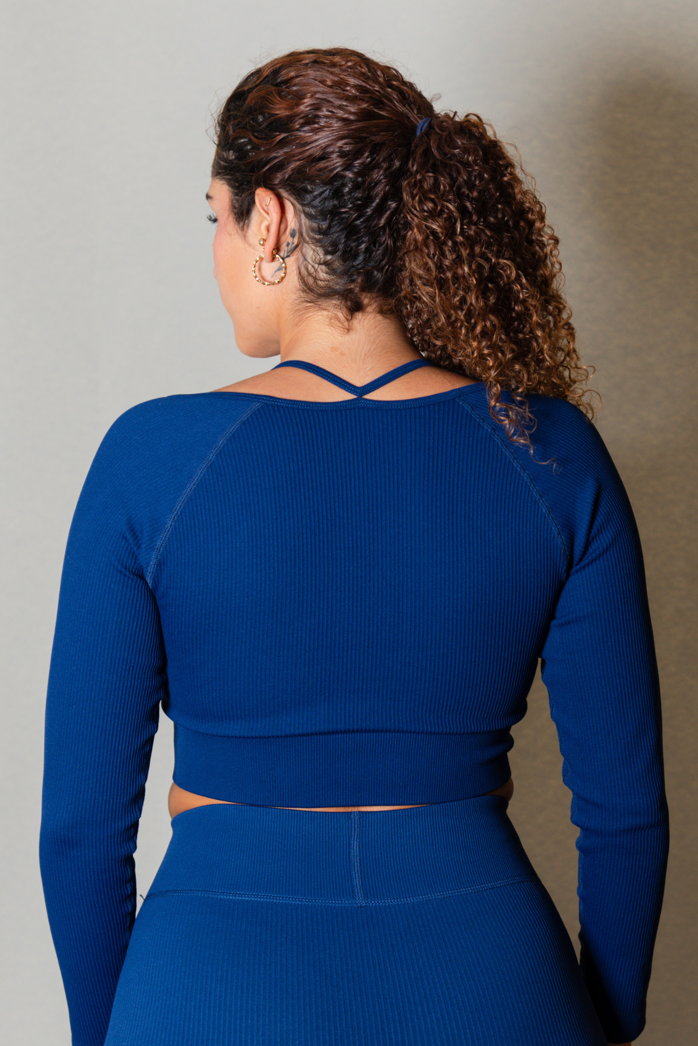 Blusa manga larga azul marino básica