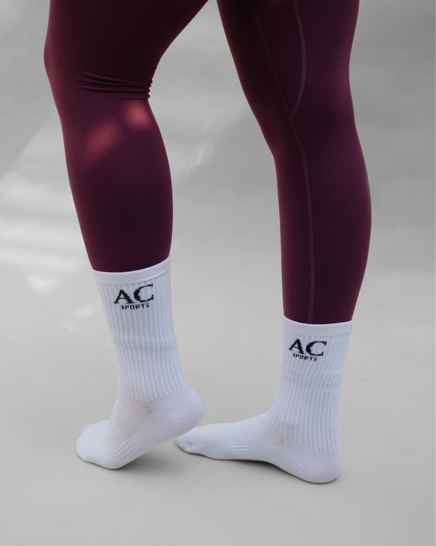 Detalle de calcetas deportivas con textura suave y estructura resistente para uso prolongado.